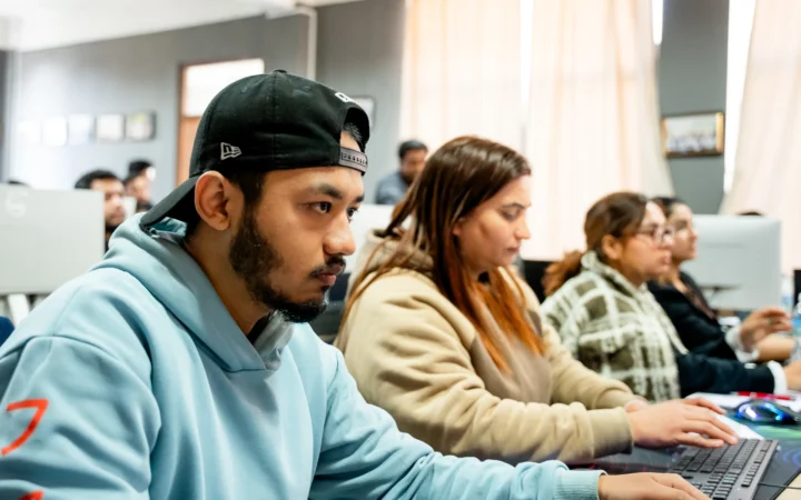 Freelance vs Full-Time Video Editing: Key Differences and Fun Facts